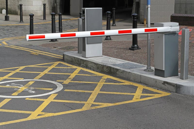 Barrière de parking image stock. Image du restriction - 37813483