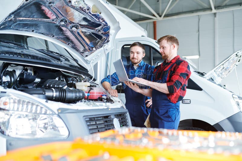 Lista de servicios de reparación de automóviles - Car Repair Service Two Young Repairmen Workwear StanDing Engine Consulting Websites Maintenance Information 145495556