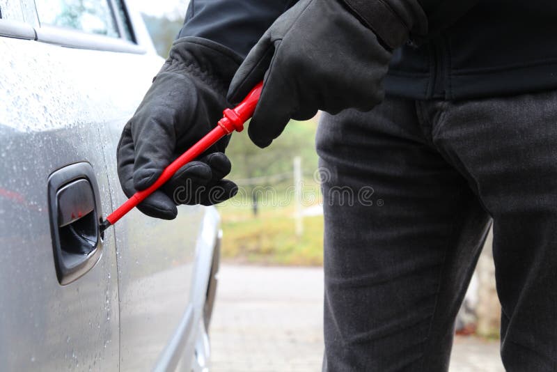 Car theft with screwdriver 3