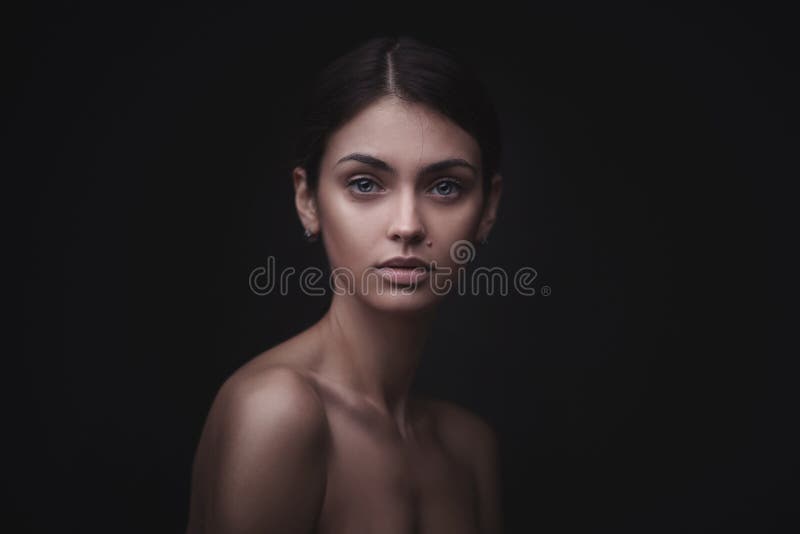 Cara bonita da mulher adulta nova com pele fresca limpa foto de stock Cara bonita da mulher adulta nova com pele fresca limpa foto de stock