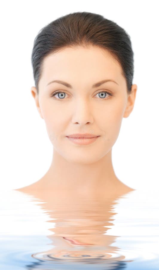 Rostro de una joven morena hermosa imagen de archivo