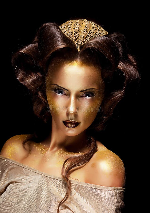 Cara de oro dorada mujer - el lujo del teatro compone fotografía de archivo libre de regalías Cara de oro dorada mujer - el lujo del teatro compone fotografía de archivo libre de regalías