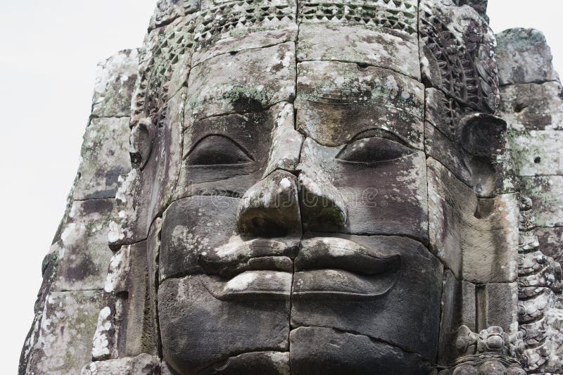 Cara de pedra antiga no templo de Bayon fotografia de stock Cara de pedra antiga no templo de Bayon fotografia de stock