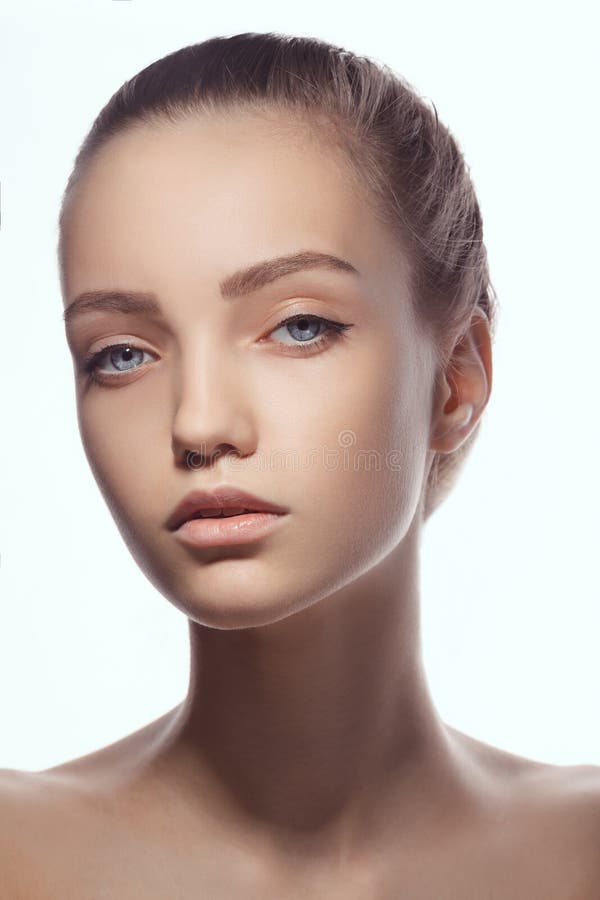 Cara hermosa de la mujer adolescente joven con la piel fresca limpia fotografía de archivo libre de regalías Cara hermosa de la mujer adolescente joven con la piel fresca limpia fotografía de archivo libre de regalías