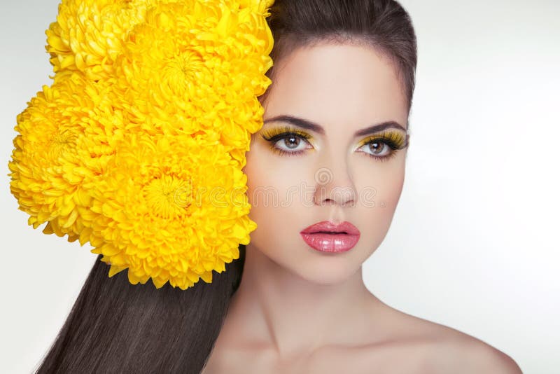 Cara hermosa de la mujer adulta joven con la piel fresca limpia, de largo foto de archivo libre de regalías Cara hermosa de la mujer adulta joven con la piel fresca limpia, de largo foto de archivo libre de regalías