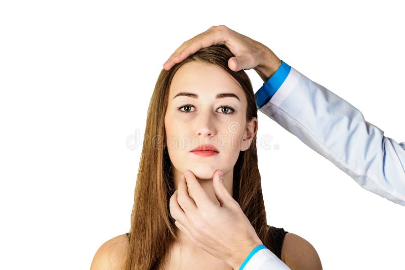 Cara hermosa de la mujer del tacto del cosmetólogo antes de la operación de la cirugía plástica Aislado en blanco imágenes de archivo libres de regalías Cara hermosa de la mujer del tacto del cosmetólogo antes de la operación de la cirugía plástica Aislado en blanco imágenes de archivo libres de regalías