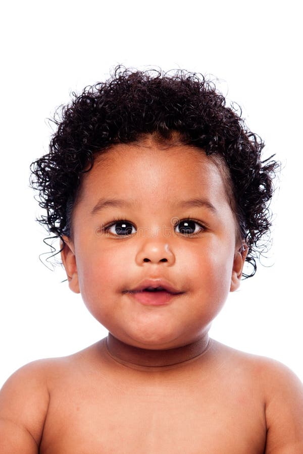 Retrato De Un Bebé Lindo Del Pelo Rizado Que Mira Lejos Foto de archivo -  Imagen de sonriente, curioso: 86696328