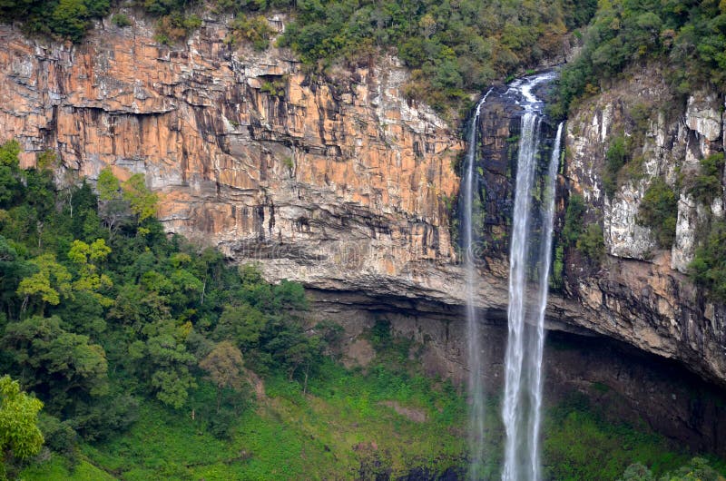 Caracoldalingen, of Cascata do Caracol, Canela, Brazilië stock afbeeldingen Caracoldalingen, of Cascata do Caracol, Canela, Brazilië stock afbeeldingen