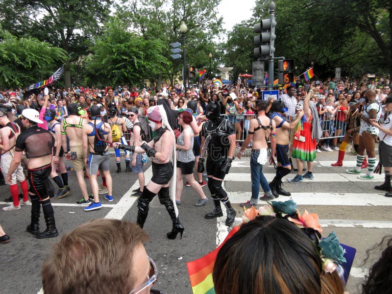 Caracteres coloridos en Pride Parade capital imágenes de archivo libres de regalías Caracteres coloridos en Pride Parade capital imágenes de archivo libres de regalías