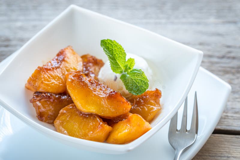 Caramelized peaches with vanilla ice cream