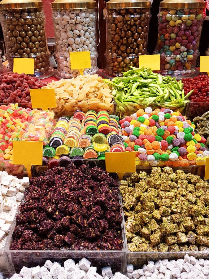 Caramelos deliciosos coloridos en el bazar magnífico Estambul imágenes de archivo libres de regalías Caramelos deliciosos coloridos en el bazar magnífico Estambul imágenes de archivo libres de regalías