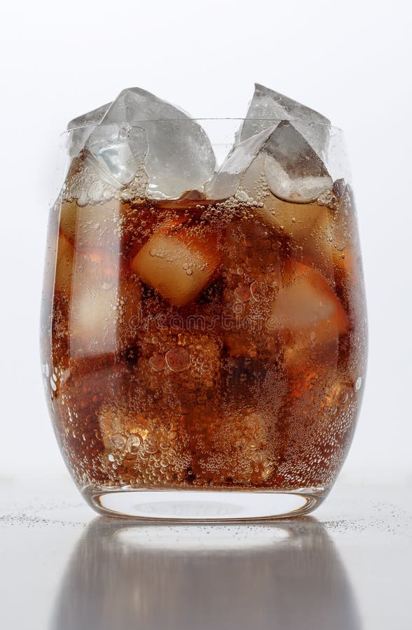 Carbonated drink with ice stock image. Image of brown 137318605