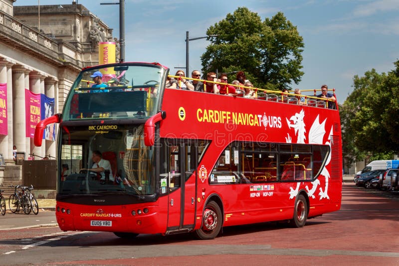 cardiff tourist bus