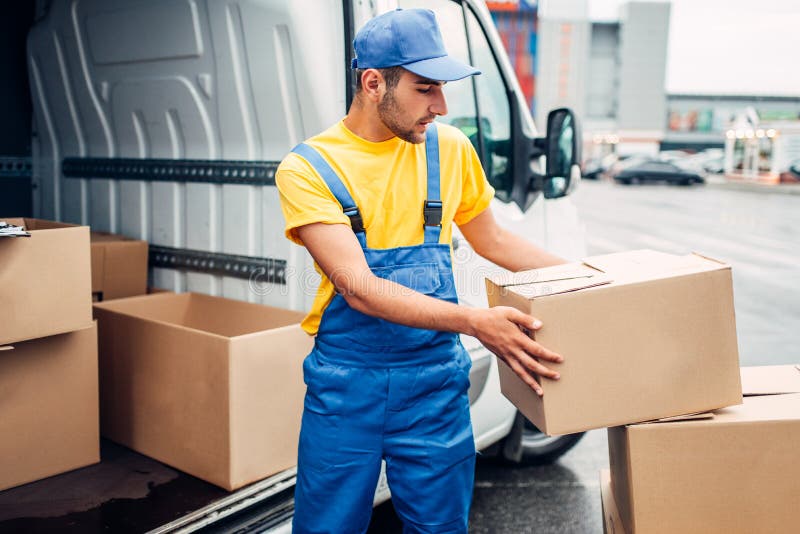 Top List Of Courier Services In UAE 