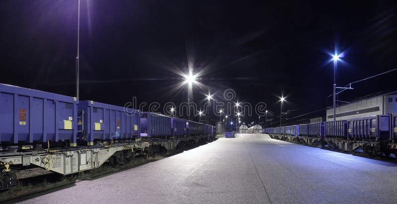 Trenuri de marfă la un triaj stock images