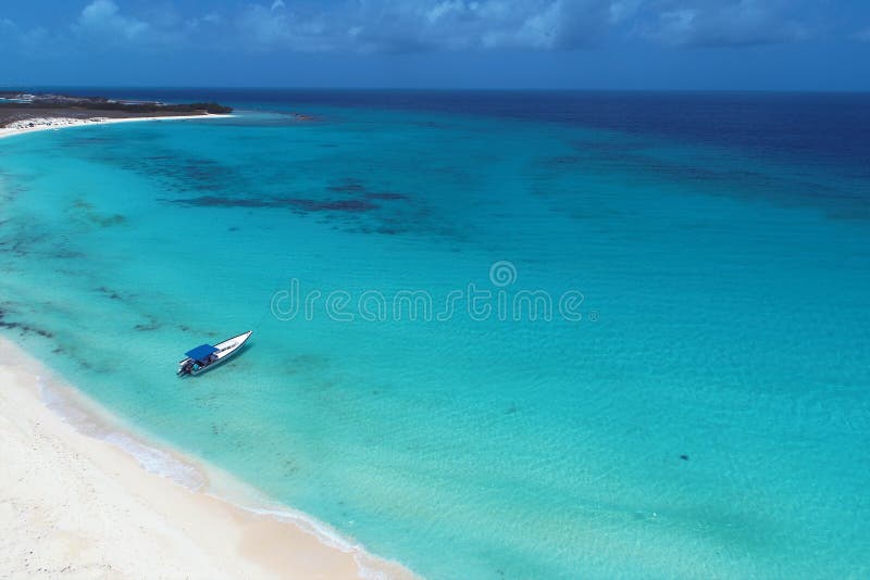 Caribbean sea, Los Roques. Vacation in the blue sea and deserted islands. royalty free stock photos Caribbean sea, Los Roques. Vacation in the blue sea and deserted islands. royalty free stock photos