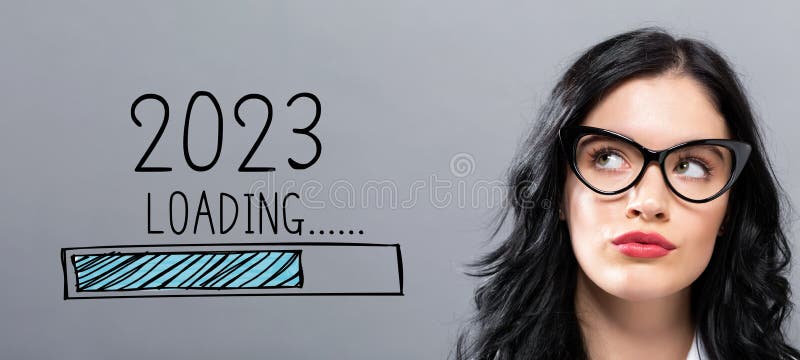 Caricare il nuovo anno 2023 con una giovane imprenditrice illustrazione di stock