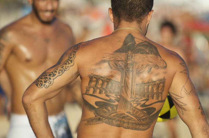 A man shows off his Brazilian flag tattoo in Sao Paulo Brazil Foto di  attualità  Getty Images