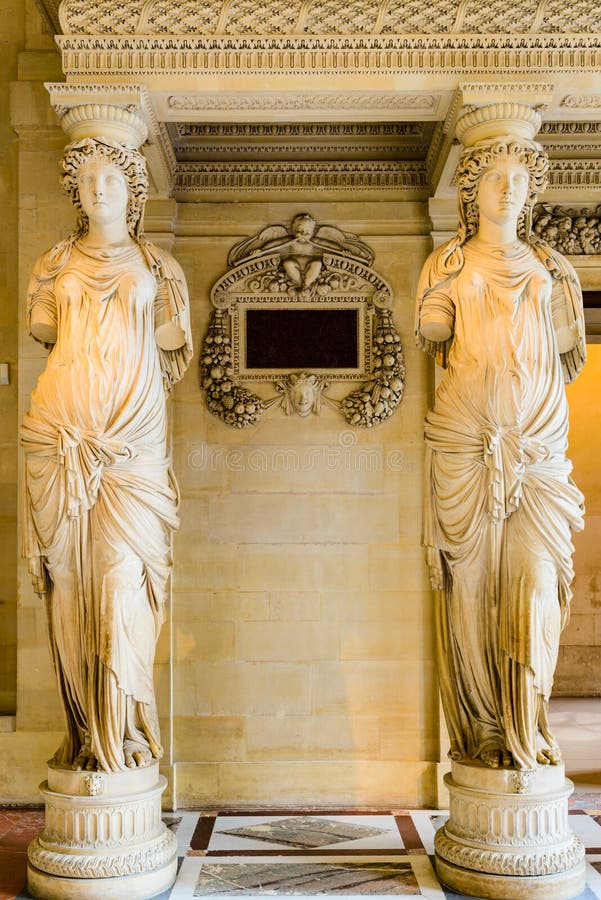 Cariátides En El Museo Del Louvre Foto de archivo editorial Imagen de