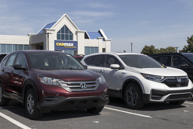 CarMax Dealership Honda SUV Display. CarMax is the Largest Used and Pre