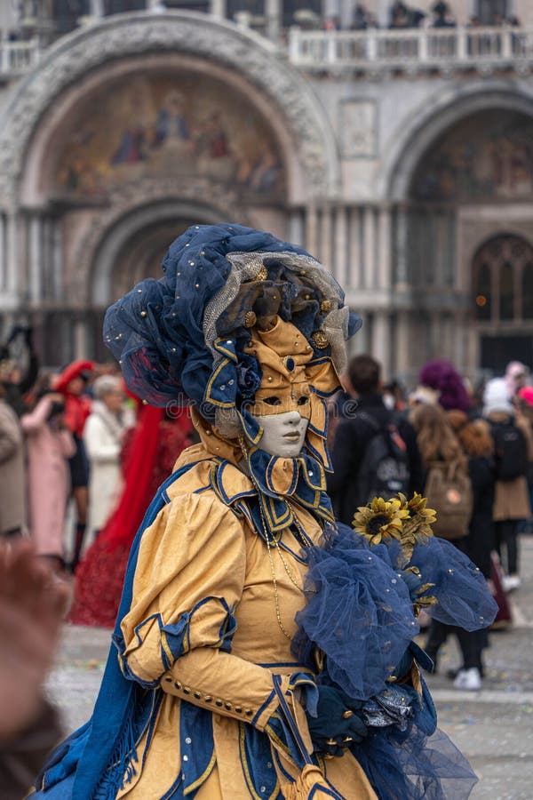 Images Gratuites : femme, décoration, carnaval, Couleur, Italie, Venise,  bleu, Vêtements, Coloré, Festival, masque, Vénétie, un événement, costume,  mascarade, douane, coiffure 4928x3264 - - 780334 - Banque d image gratuite  - PxHere