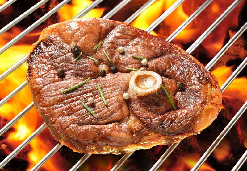 Carne asada a la parilla imagen de archivo Carne asada a la parilla imagen de archivo