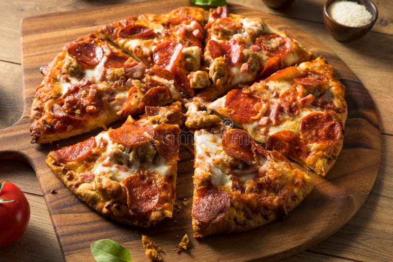 Pizza Caseira Deliciosa para Amantes de Carne fotografia de stock