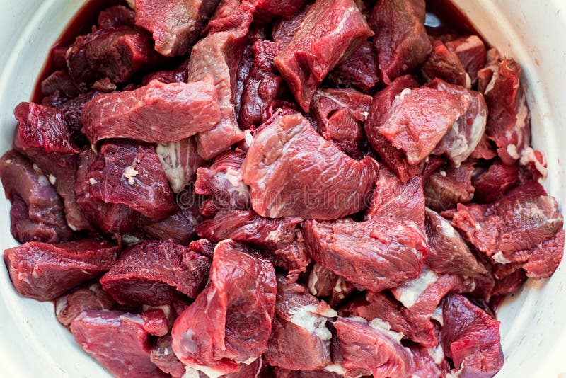Carne cortada crua do javali e do veado fotos de stock royalty free Carne cortada crua do javali e do veado fotos de stock royalty free