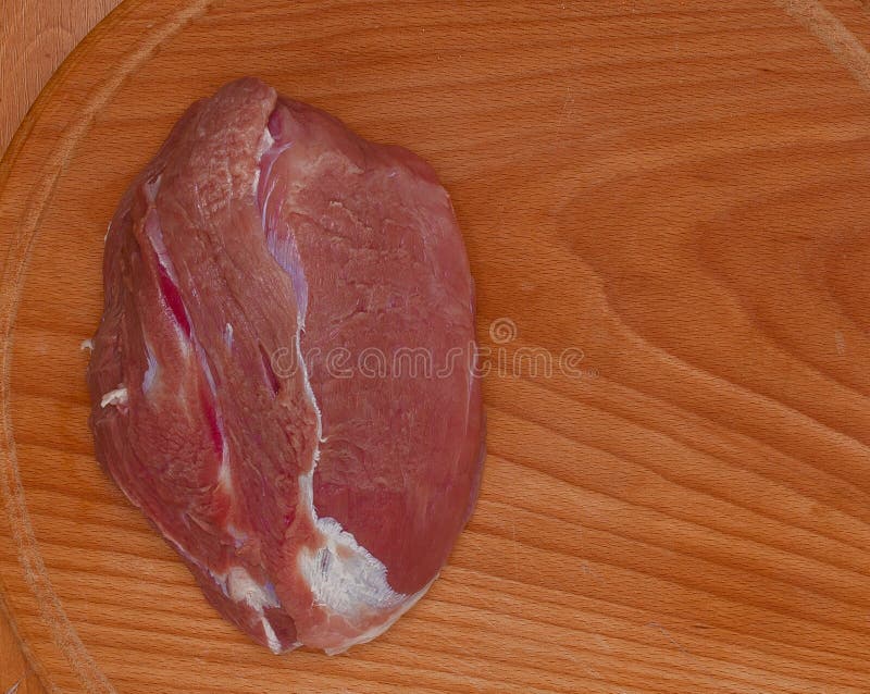 Carne de carne de porco orgânica a bordo pronta para cozinhar, estilo rústico, foco seletivo, espaço da cópia fotografia de stock royalty free Carne de carne de porco orgânica a bordo pronta para cozinhar, estilo rústico, foco seletivo, espaço da cópia fotografia de stock royalty free