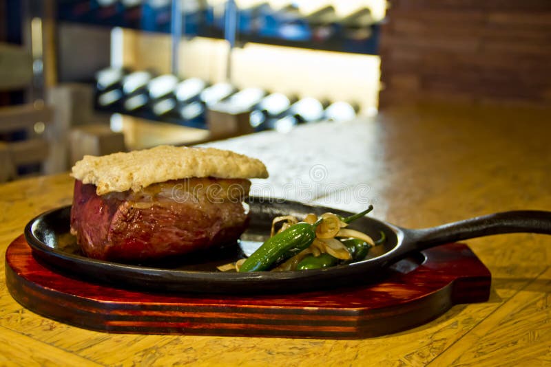Carne De Ternera Y Jalapenos Asados Foto de archivo Imagen de comedor