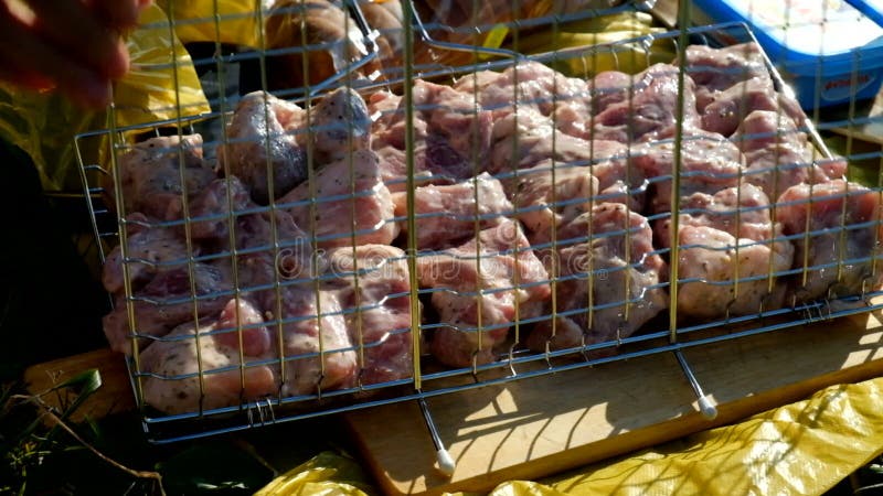 Carne en la parrilla de la barbacoa