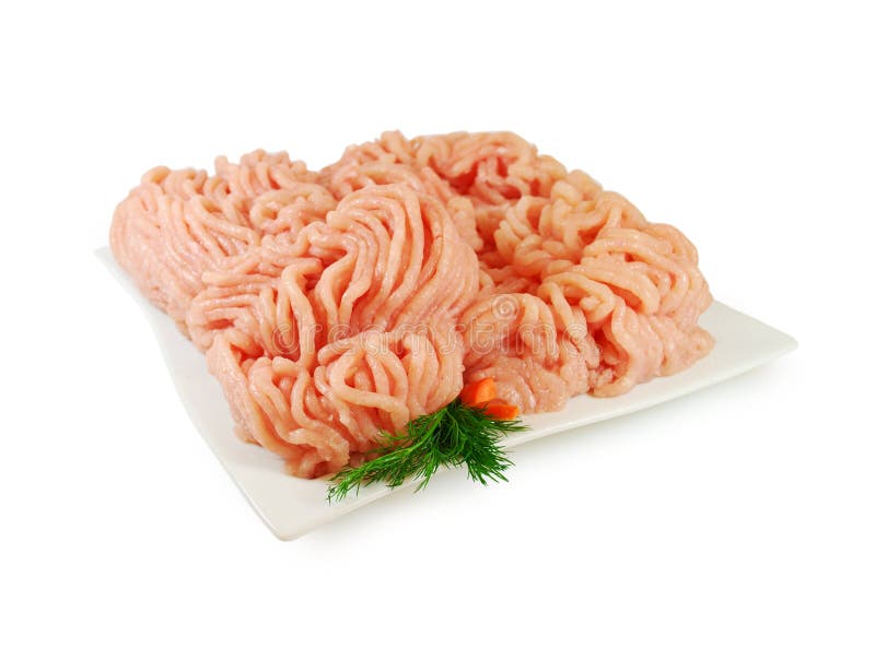 Carne sin procesar Pollo picadito fresco en un plato aislado contra el fondo blanco imagen de archivo Carne sin procesar Pollo picadito fresco en un plato aislado contra el fondo blanco imagen de archivo