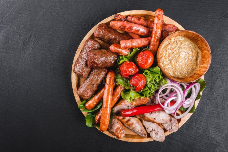 Verduras Y Carnes En Sartén Servidas Con Pan De Lava Y Diferentes Tipos De  Salsa Cerrar Foto de archivo - Imagen de anaranjado, sano: 198209748