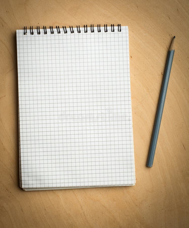 Download Carnet Avec Pencile Sur Un En Bois Photo stock - Image du conception, rustique: 45371394