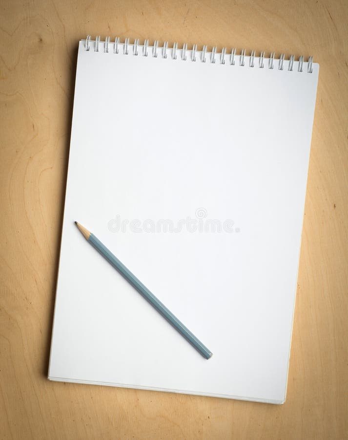 Download Carnet Avec Pencile Sur Un En Bois Photo stock - Image du garniture, croquis: 45371468