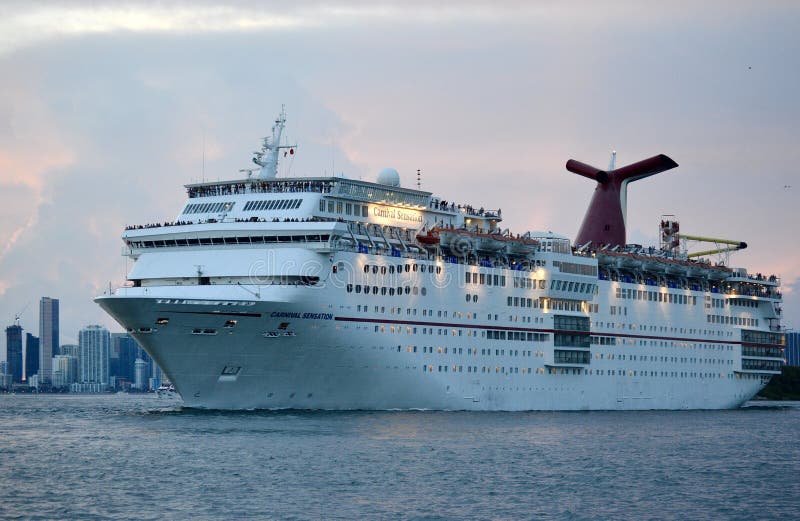 cruise ships sailing out of miami