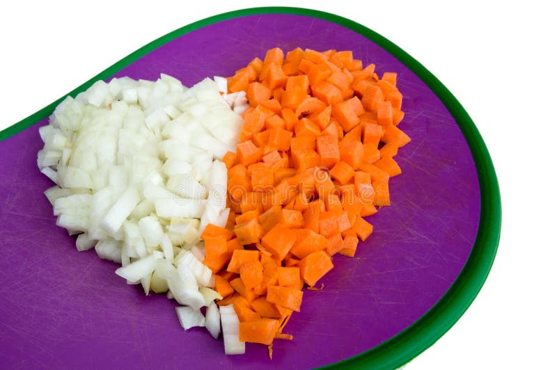 Carota e primo piano tagliato cipolla sotto forma di cuore fotografia stock Carota e primo piano tagliato cipolla sotto forma di cuore fotografia stock