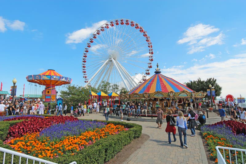 Carousel, ferris koło i inny, jedziemy przy marynarki wojennej molem, Chicago obrazy royalty free