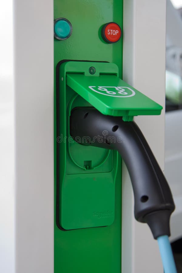 Carregador de carro elétrico imagem de stock royalty free