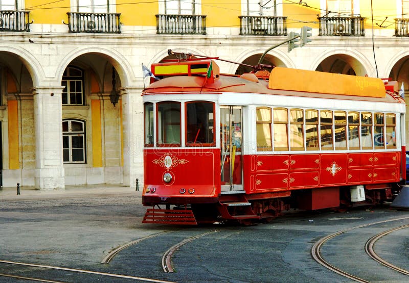 Carrello sulla via di Lisbona Portogallo immagine stock Carrello sulla via di Lisbona Portogallo immagine stock