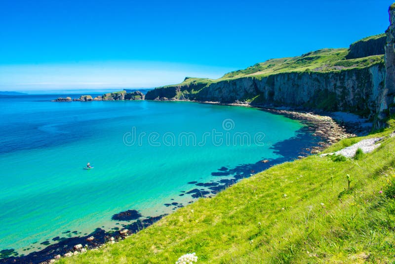 Carrick a Rede Rope Bridge in Ballintoy, Northern Ireland. Beautiful Landscape on Coast of Atlantic Ocean, Clear blue and green wa stock images Carrick a Rede Rope Bridge in Ballintoy, Northern Ireland. Beautiful Landscape on Coast of Atlantic Ocean, Clear blue and green wa stock images