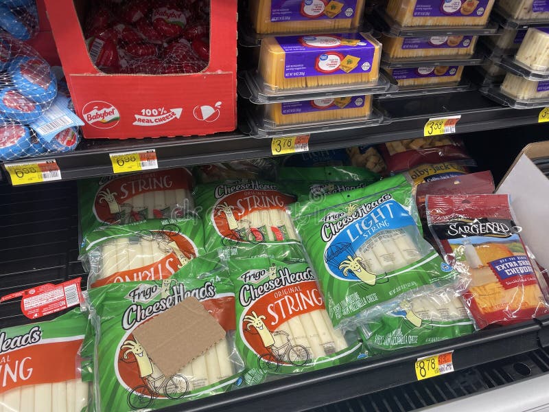 Carrinho de queijo da loja Walmart fotos de stock royalty free