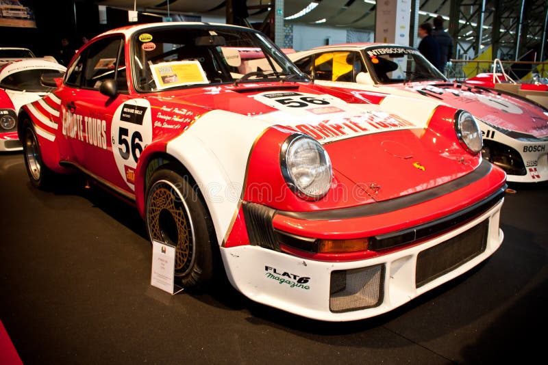 Ação Rápida De Super Carro Porsche 911 Gt3 De Corrida Em Pista De Corrida  Em Asfalto Imagem de Stock Editorial - Imagem de esportes, pista: 252709724