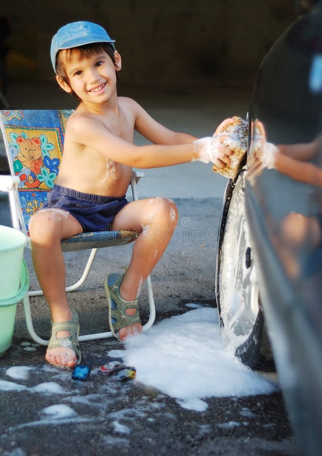 Mãe e filho na cozinha foto de stock. Imagem de vegetariano - 65173156