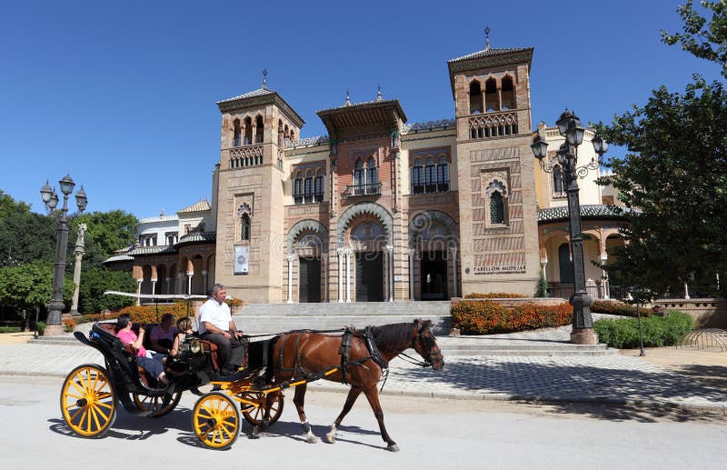 Cavalo Na Frente Da Casa Na Andaluzia Imagem de Stock - Imagem de curso,  animal: 91672851