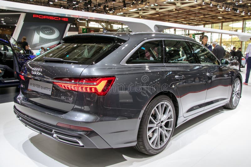 Carro do quattro de Audi A6 50 TDI apresentado na exposição automóvel de Paris imagens de stock Carro do quattro de Audi A6 50 TDI apresentado na exposição automóvel de Paris imagens de stock