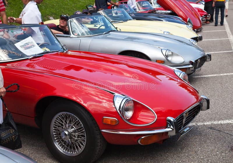 Detalhes Da Luz De Fundo E Para-choques De Um Antigo Modelo Clássico De  Jaguar De Carro Em Inglês Foto Editorial - Imagem de retro, transporte:  268074756