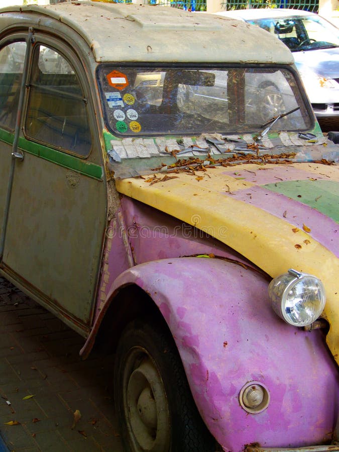 Carro gastado velho foto de stock Carro gastado velho foto de stock
