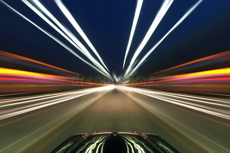 Carro na estrada com fundo de desfoque de movimento imagens de stock