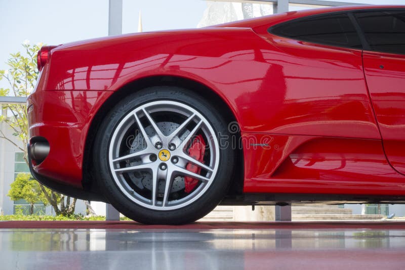 Carro vermelho de F430 Ferrari imagem de stock royalty free Carro vermelho de F430 Ferrari imagem de stock royalty free